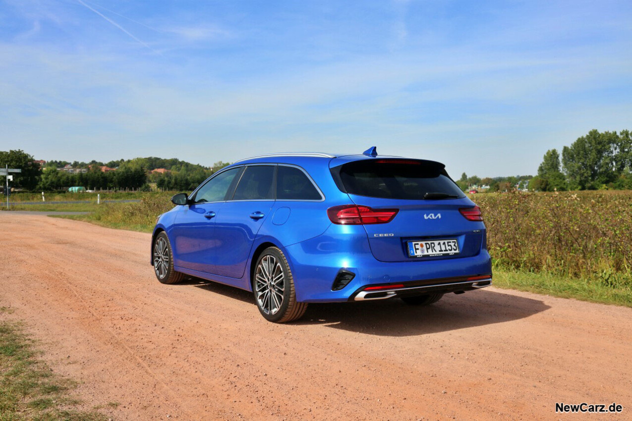 Kia Ceed Sportswagon 1.5 T-GDI schräg hinten links