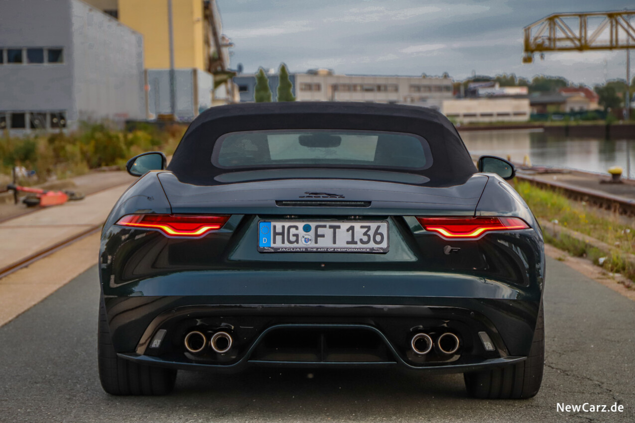 Jaguar F-Type R75 Heckansicht