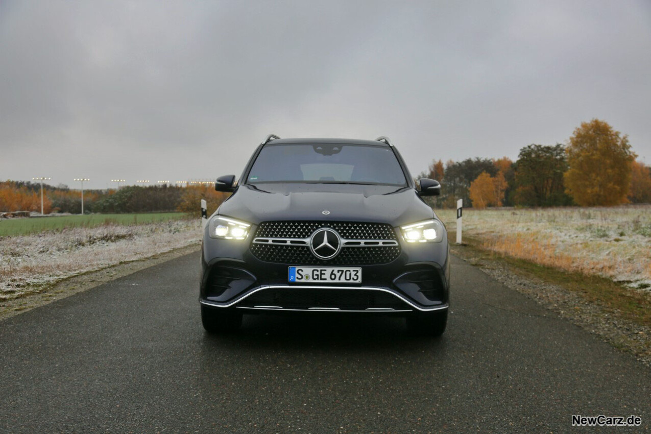 Mercedes-Benz GLE 450d 4Matic vorne mit Licht