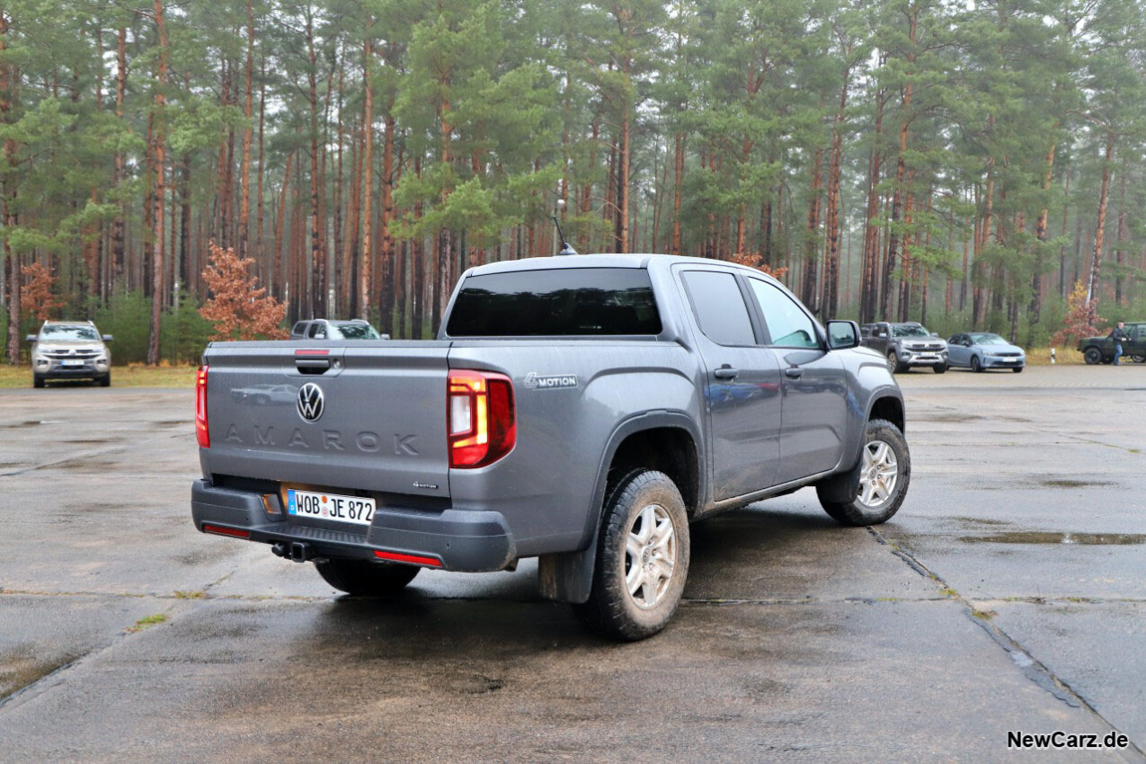 VW Amarok schräg hinten rechts