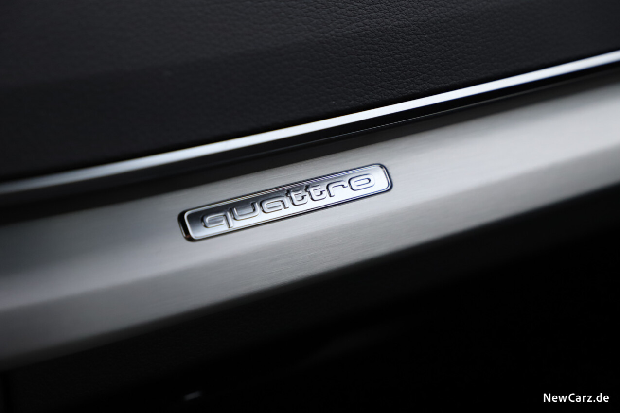 quattro Badge