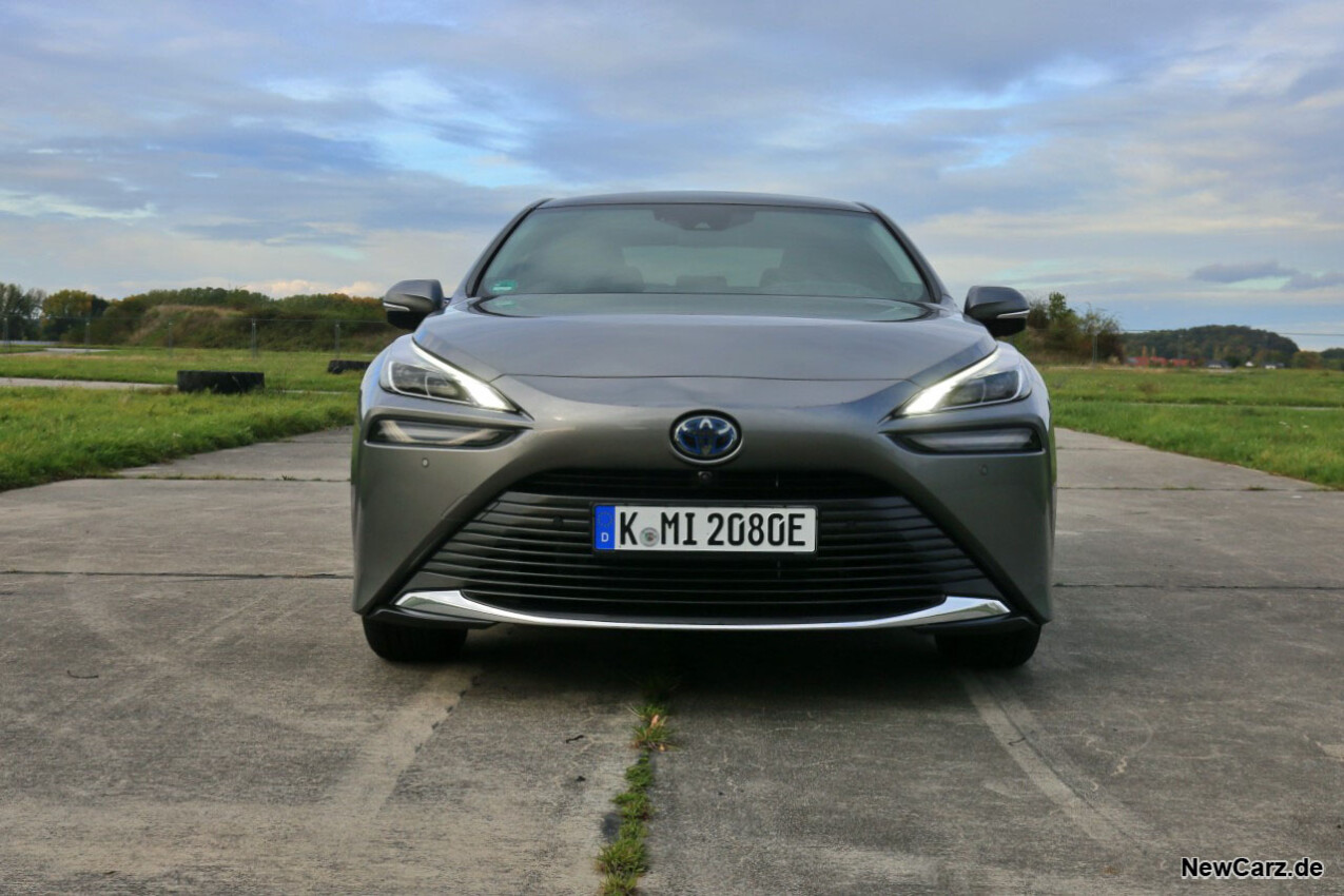 Toyota Mirai Front