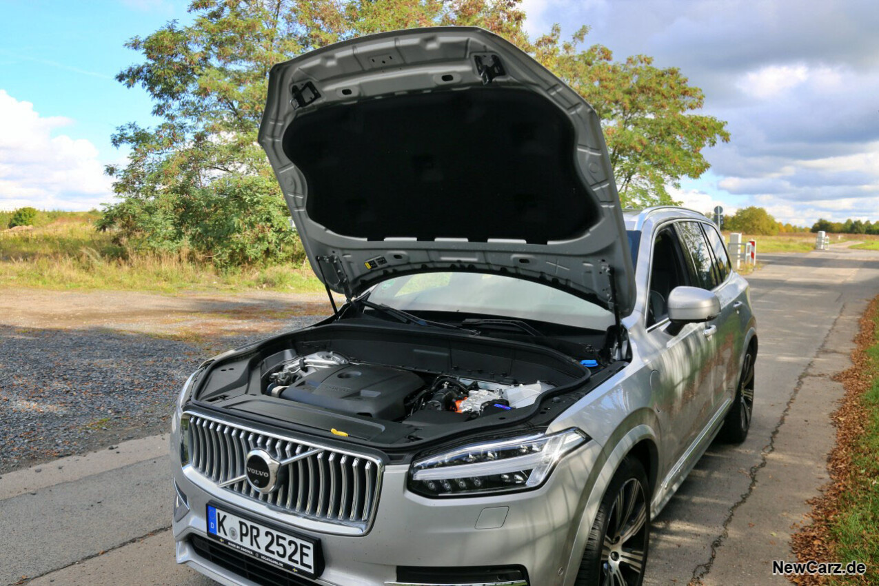 Volvo XC90 Recharge T8 Haube offen