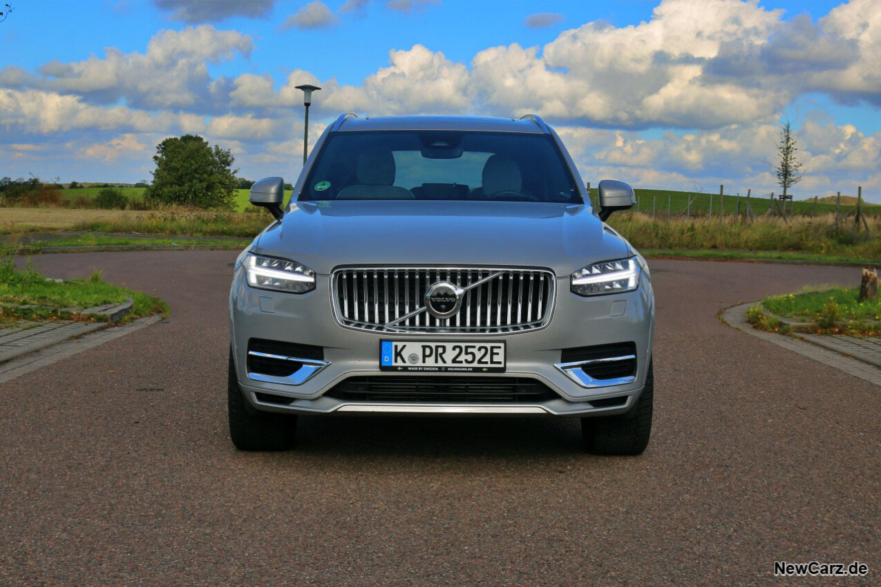 Volvo XC90 Recharge T8 Front