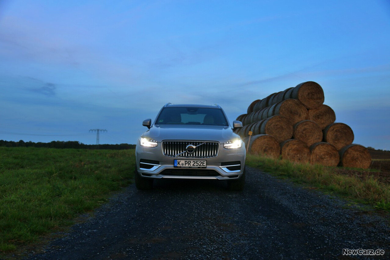 Volvo XC90 Recharge T8 vorn