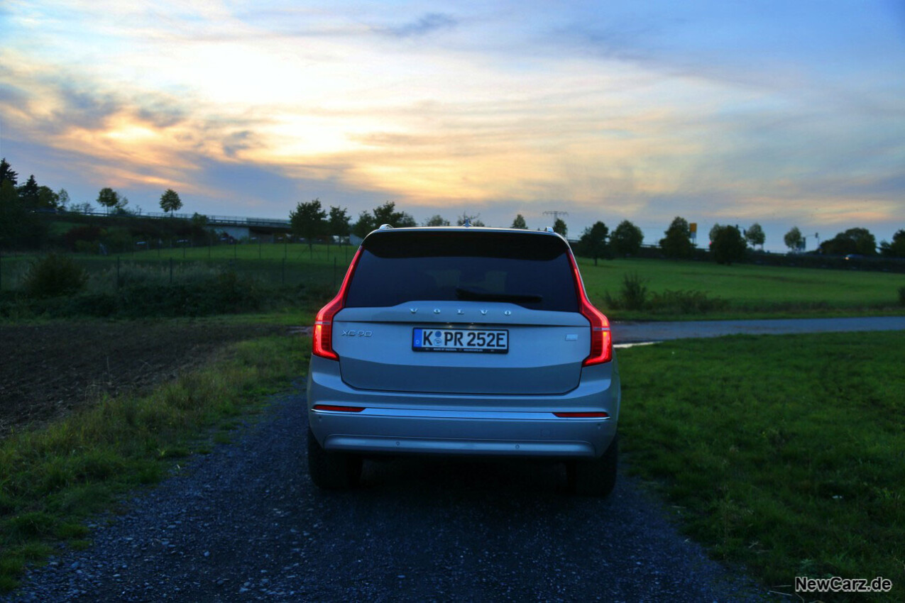 Volvo XC90 Recharge T8 Heckansicht