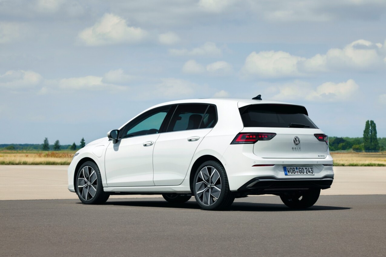 VW Golf 8 Facelift schräg hinten links