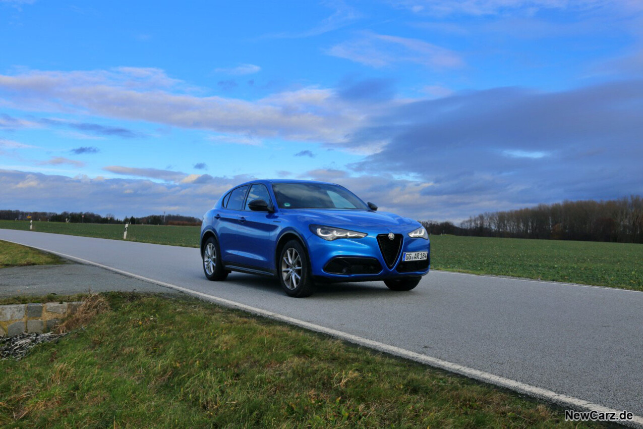 Alfa Romeo Stelvio Diesel schräg vorne rechts