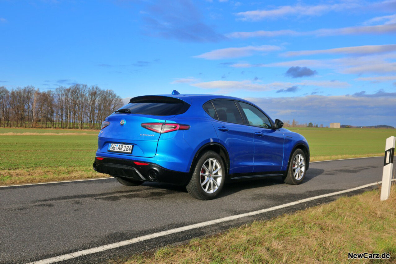 Alfa Romeo Stelvio Diesel schräg hinten rechts