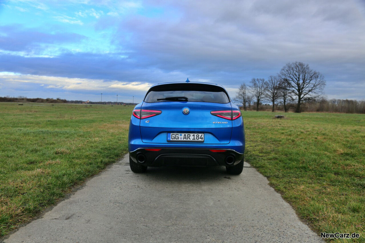 Alfa Romeo Stelvio Diesel von hinten