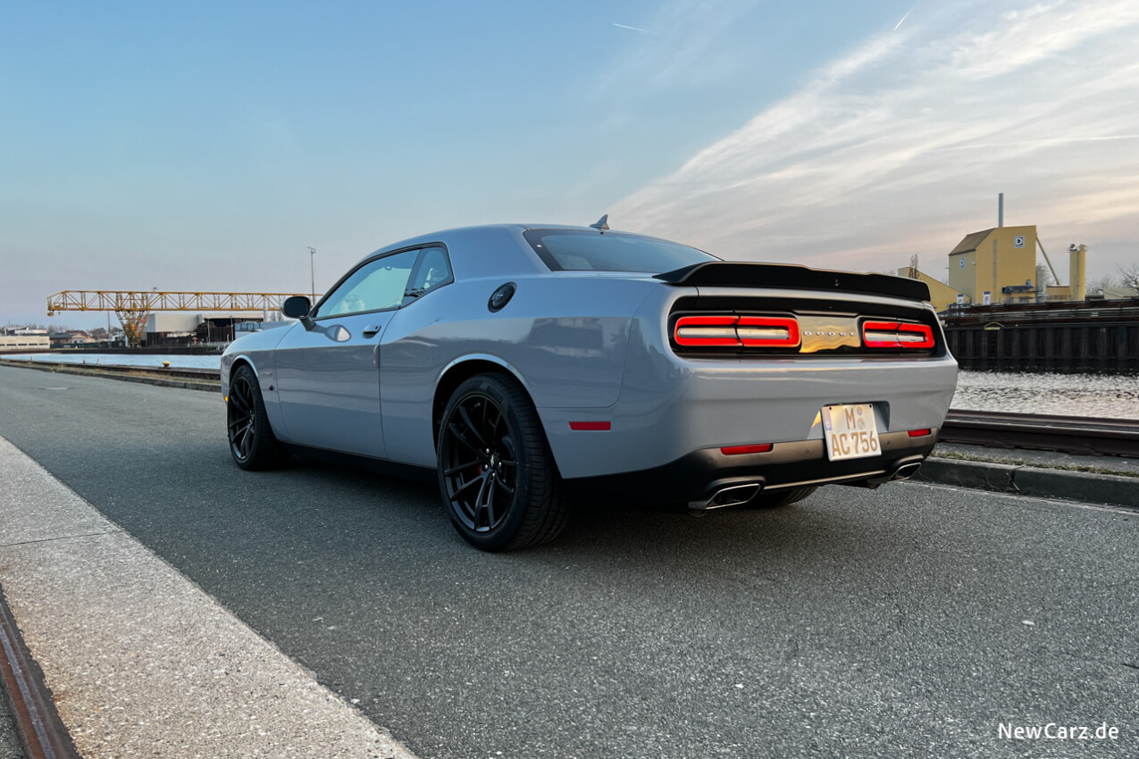 Dodge Challenger R/T Shaker Heckansicht