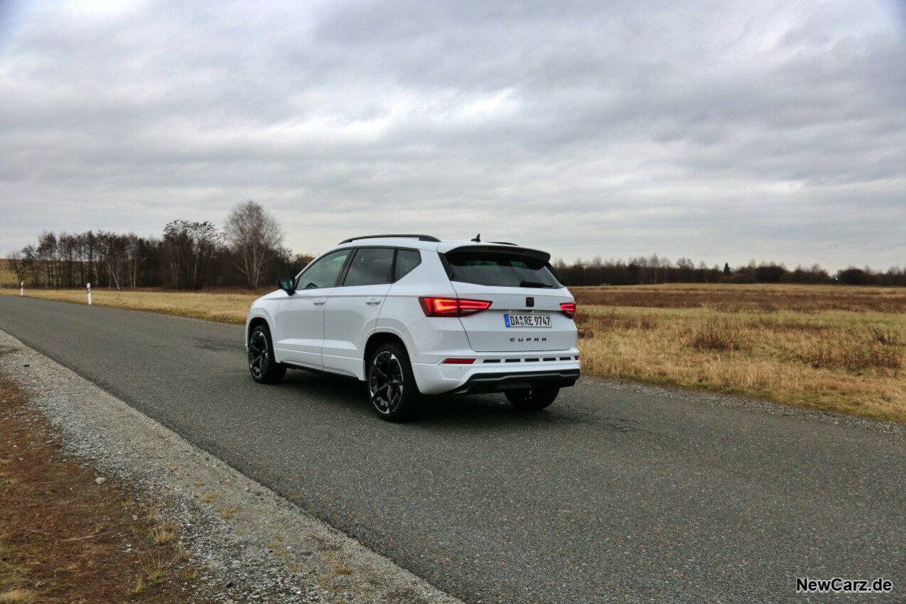 Cupra Ateca 1.5 TSI schräg hinten links