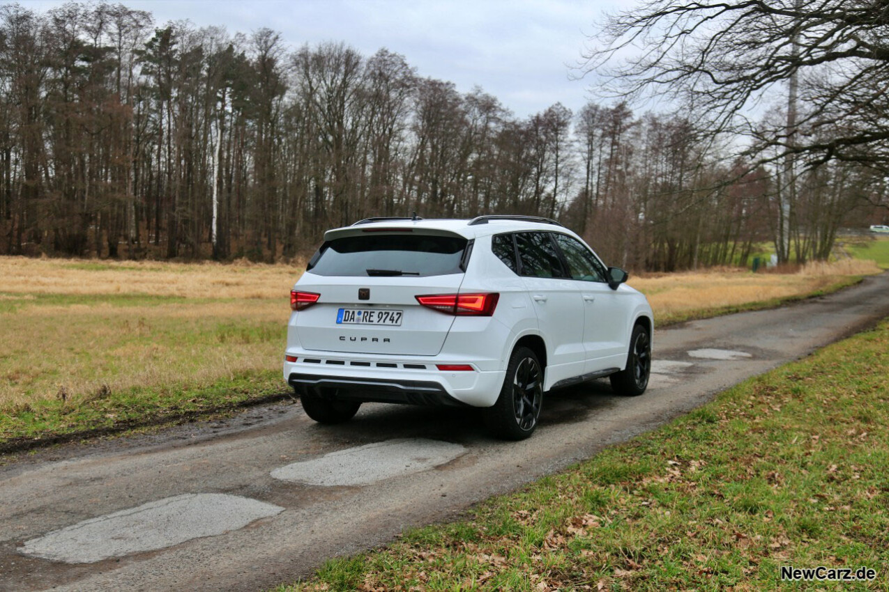 Cupra Ateca 1.5 TSI schräg hinten rechts