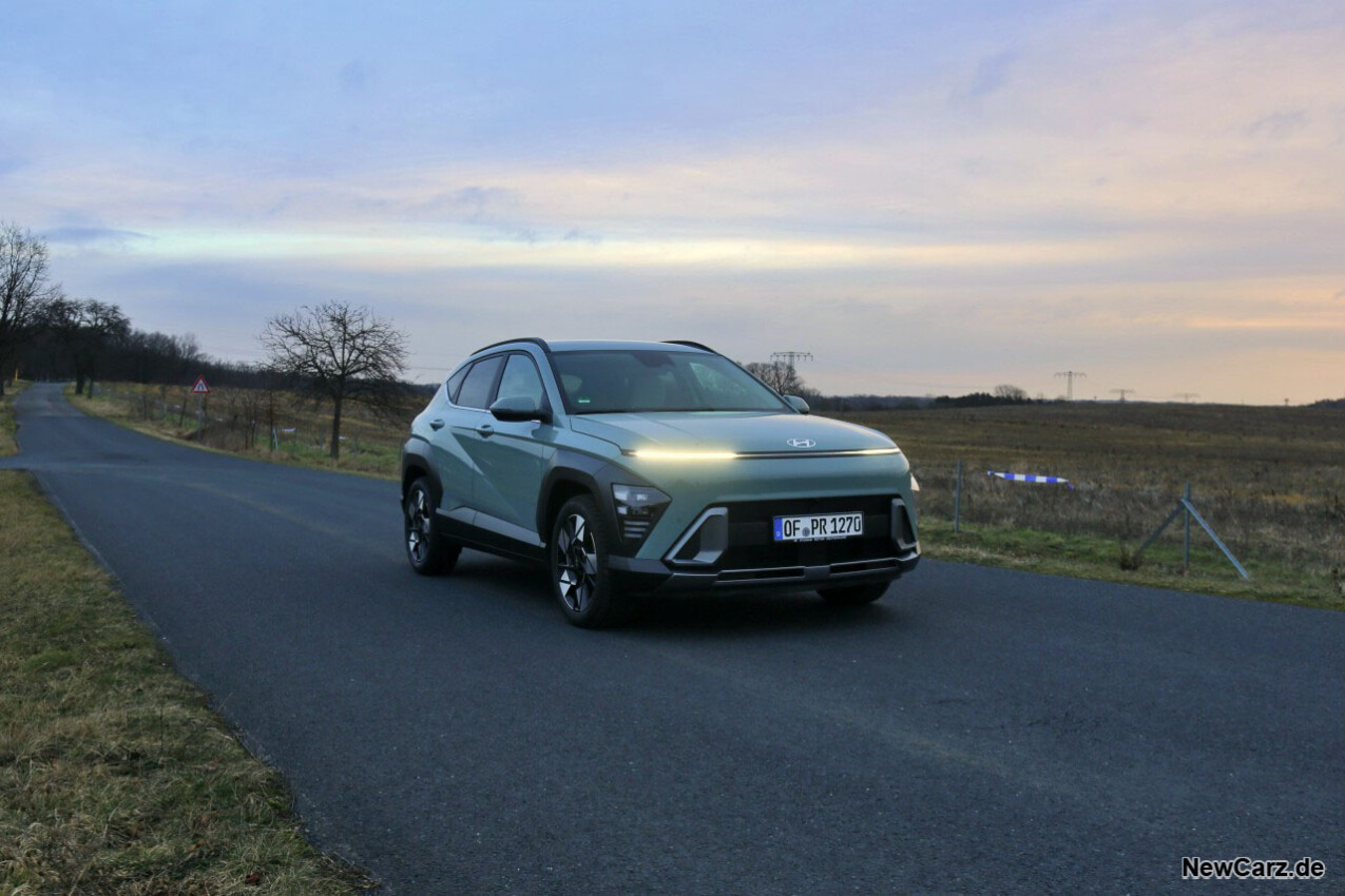 Hyundai Kona Hybrid schräg vorne rechts