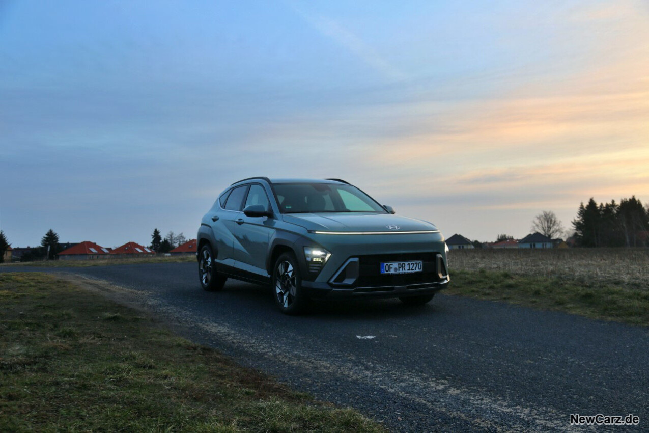 Hyundai Kona Hybrid schräg vorne rechts