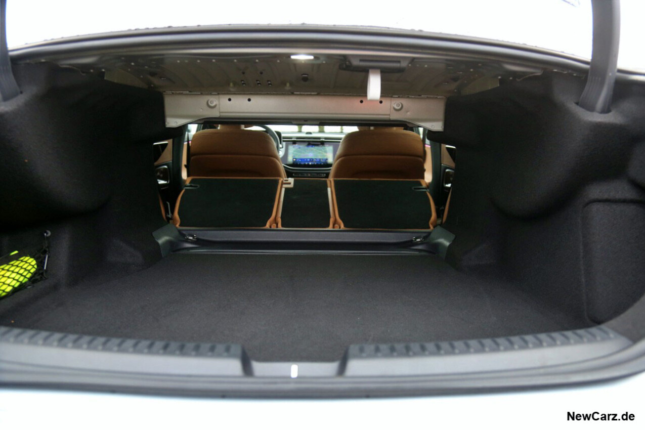 Kofferraum maximiert Mercedes-Benz E 220d 4Matic
