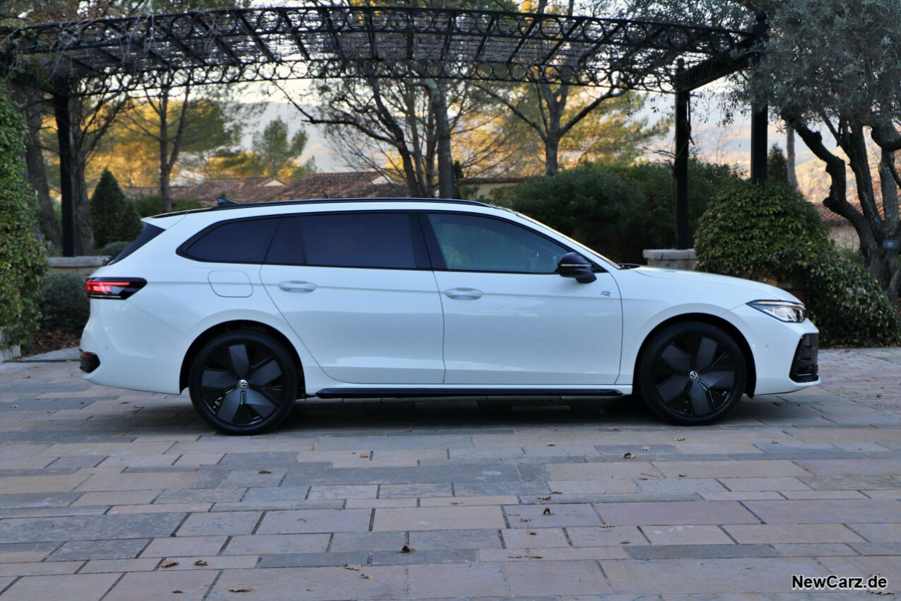 VW Passat B9 Seite rechts