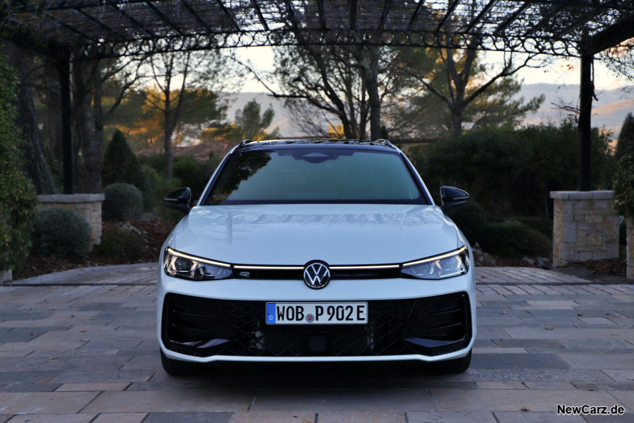 VW Passat B9 Front