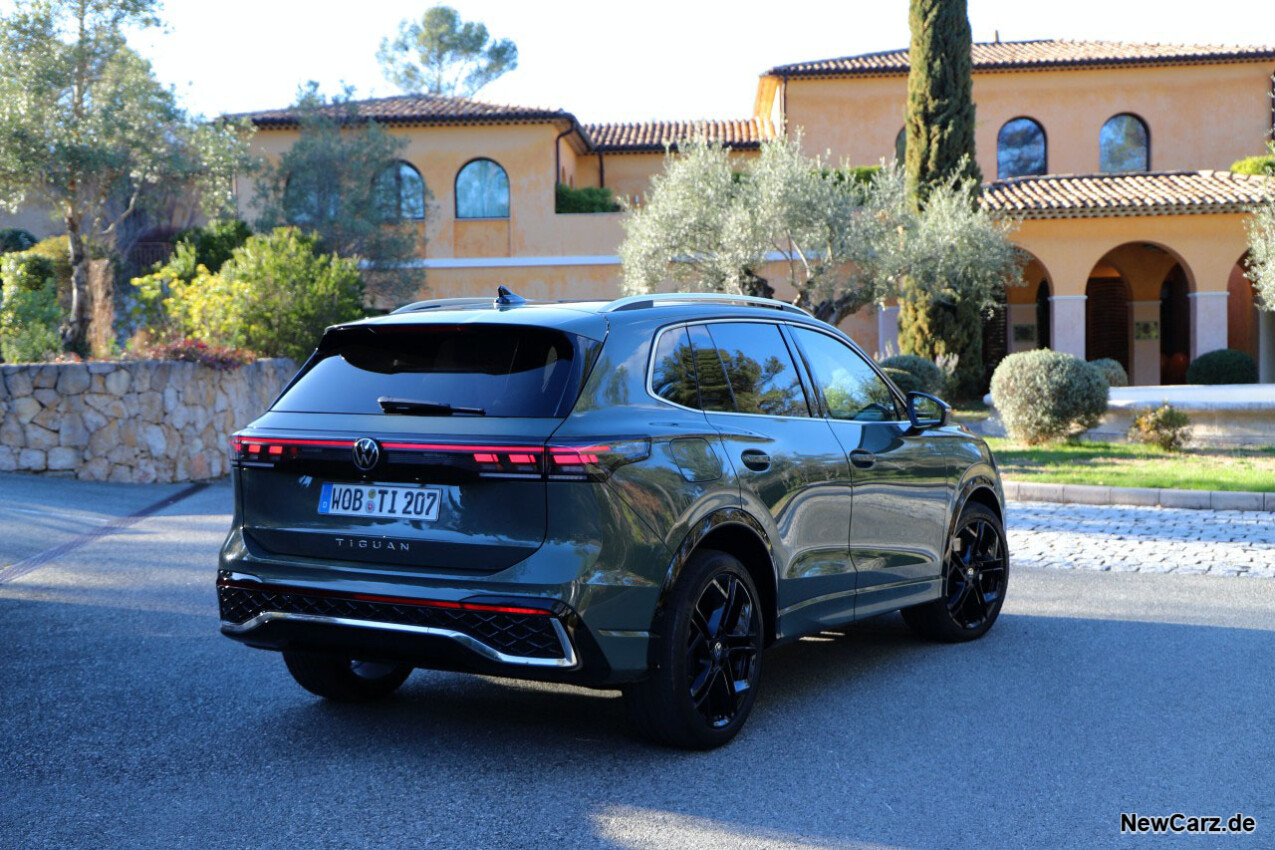 VW Tiguan III schräg hinten rechts