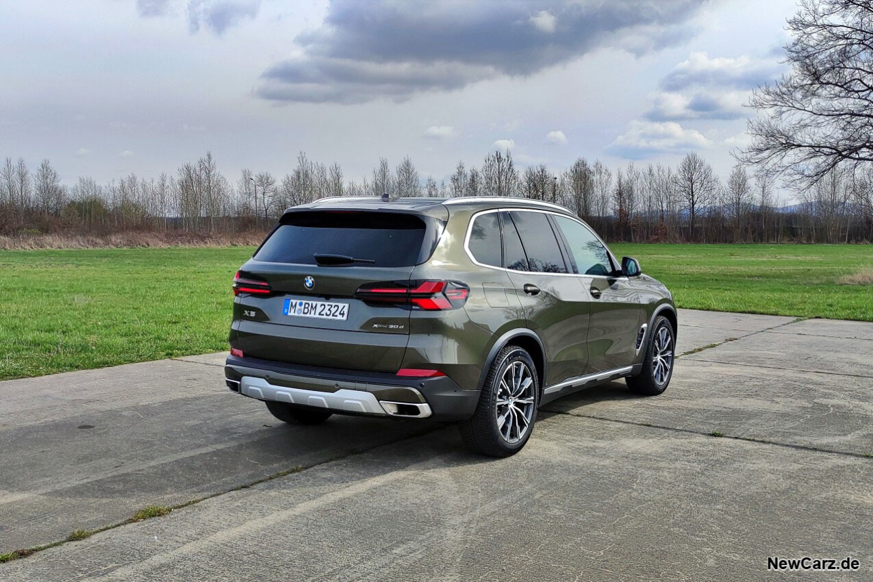 BMW X5 xDrive30d schräg hinten rechts