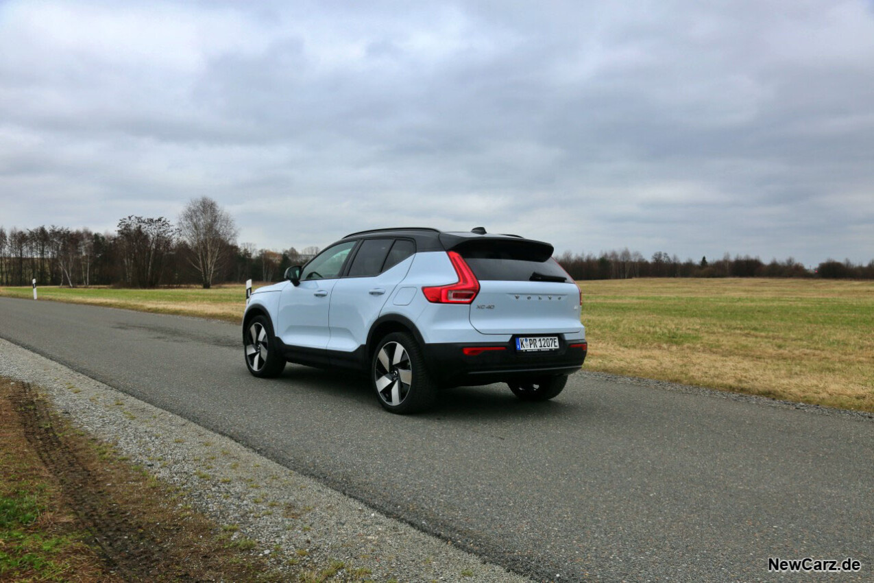 Volvo XC40 Recharge Pure Electric schräg hinten links