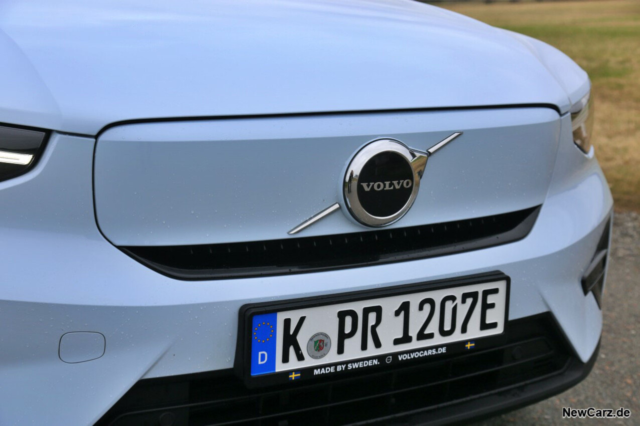 Volvo XC40 Recharge Pure Electric Grill