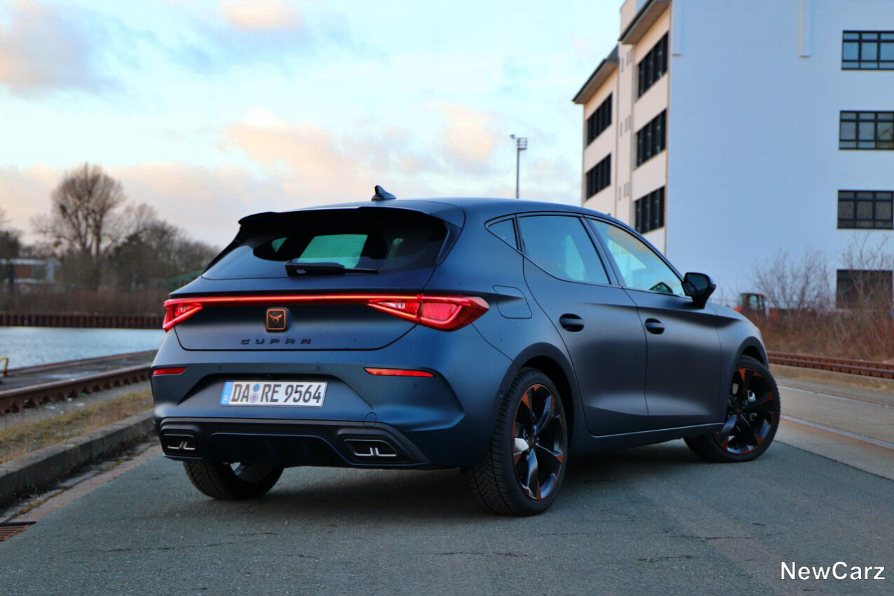 Cupra Leon Diesel schräg hinten rechts