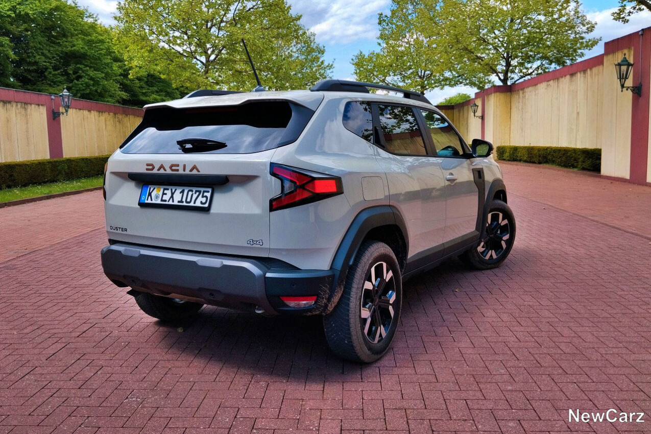 Dacia Duster schräg hinten rechts
