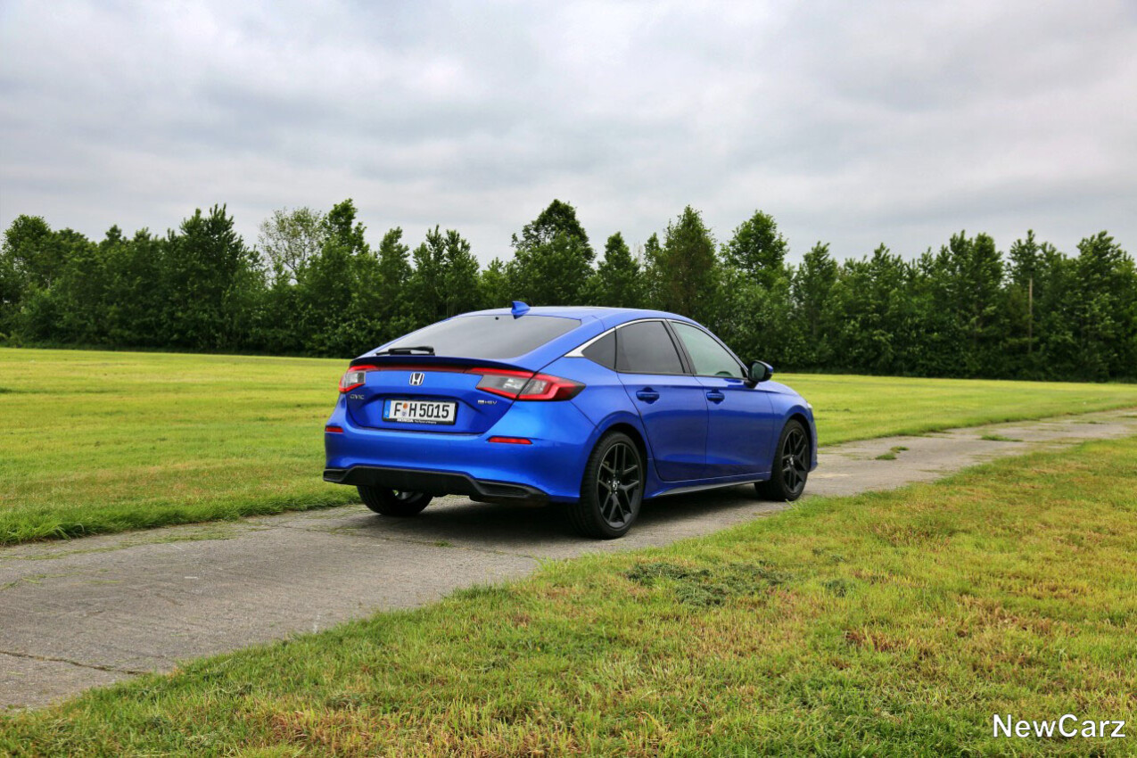 Honda Civic e:HEV schräg hinten rechts
