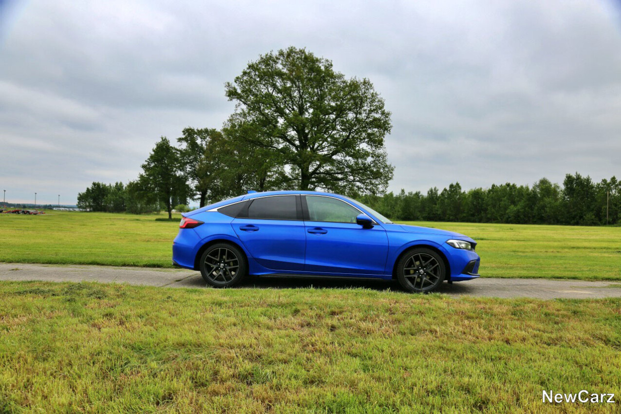 Honda Civic e:HEV seitlich rechts