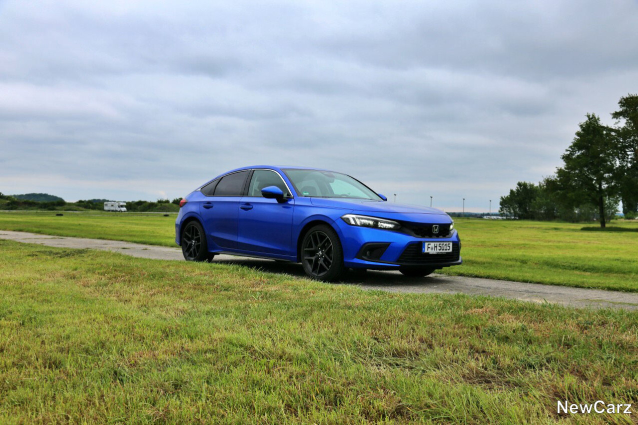 Honda Civic e:HEV schräg vorne rechts