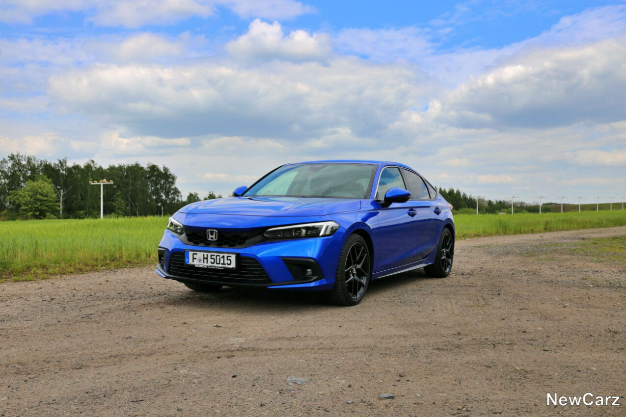 Honda Civic e:HEV schräg vorne links