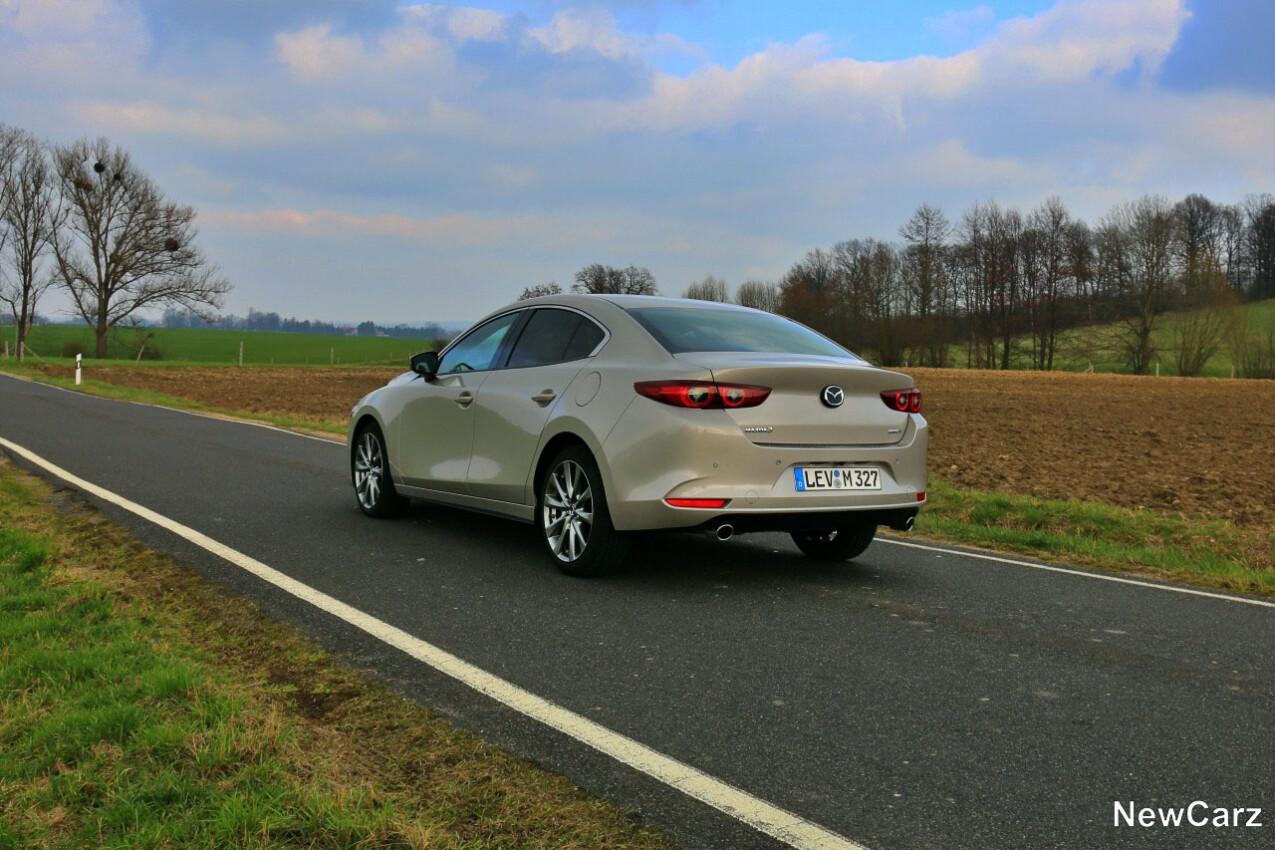 Mazda3 Fastback schräg hinten links