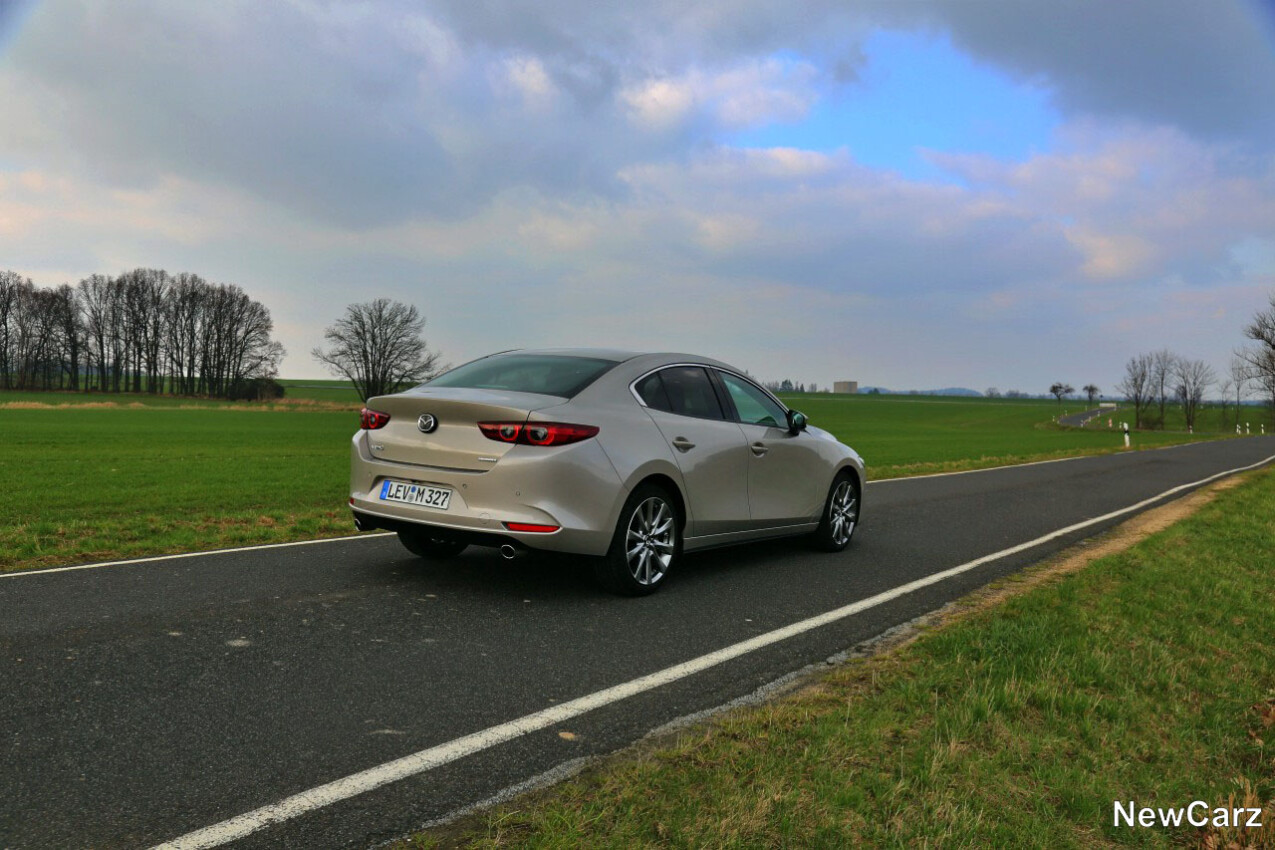 Mazda3 Fastback schräg hinten rechts