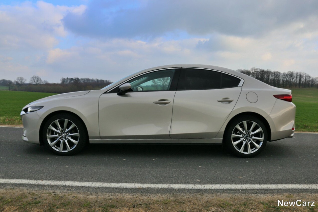 Mazda3 Fastback Seitlich links