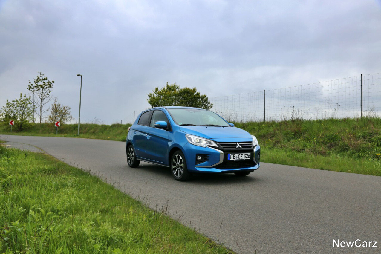 Mitsubishi Space Star MT schräg vorn rechts