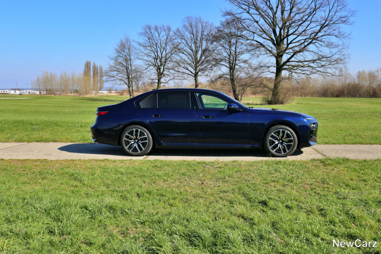 BMW 740d xDrive Seite rechts