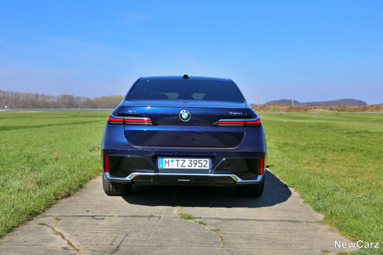 BMW 740d xDrive hinten