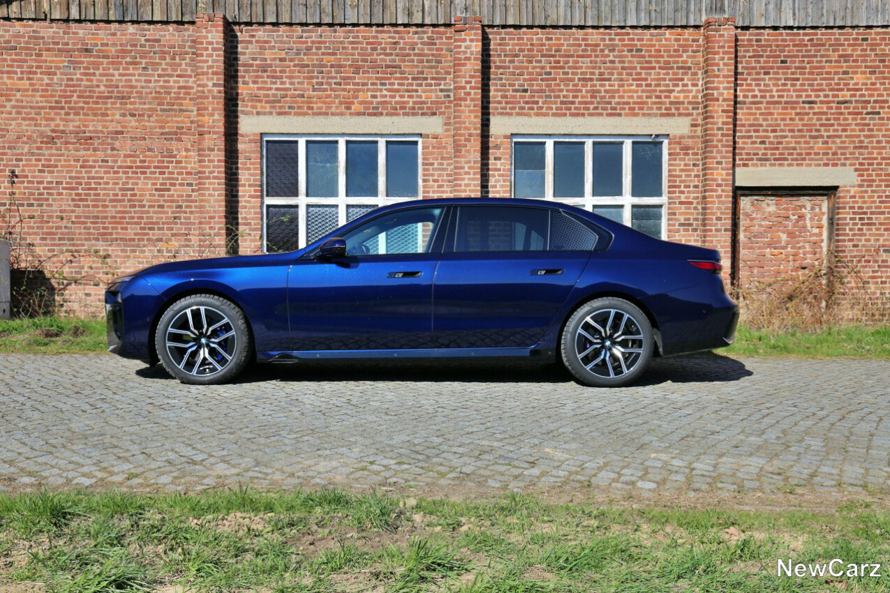 BMW 740d xDrive Seite links