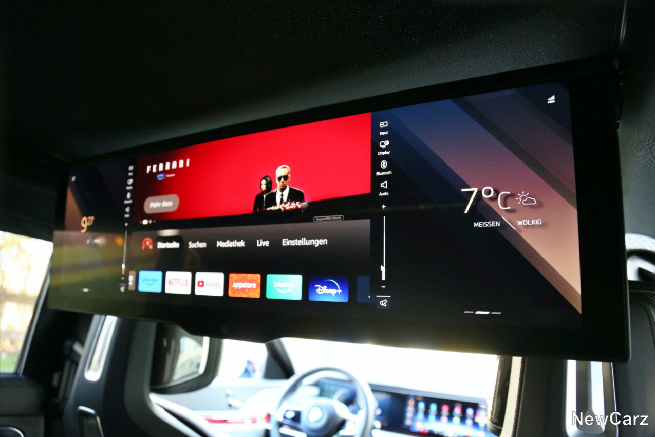 Flat Screen im BMW 740d xDrive