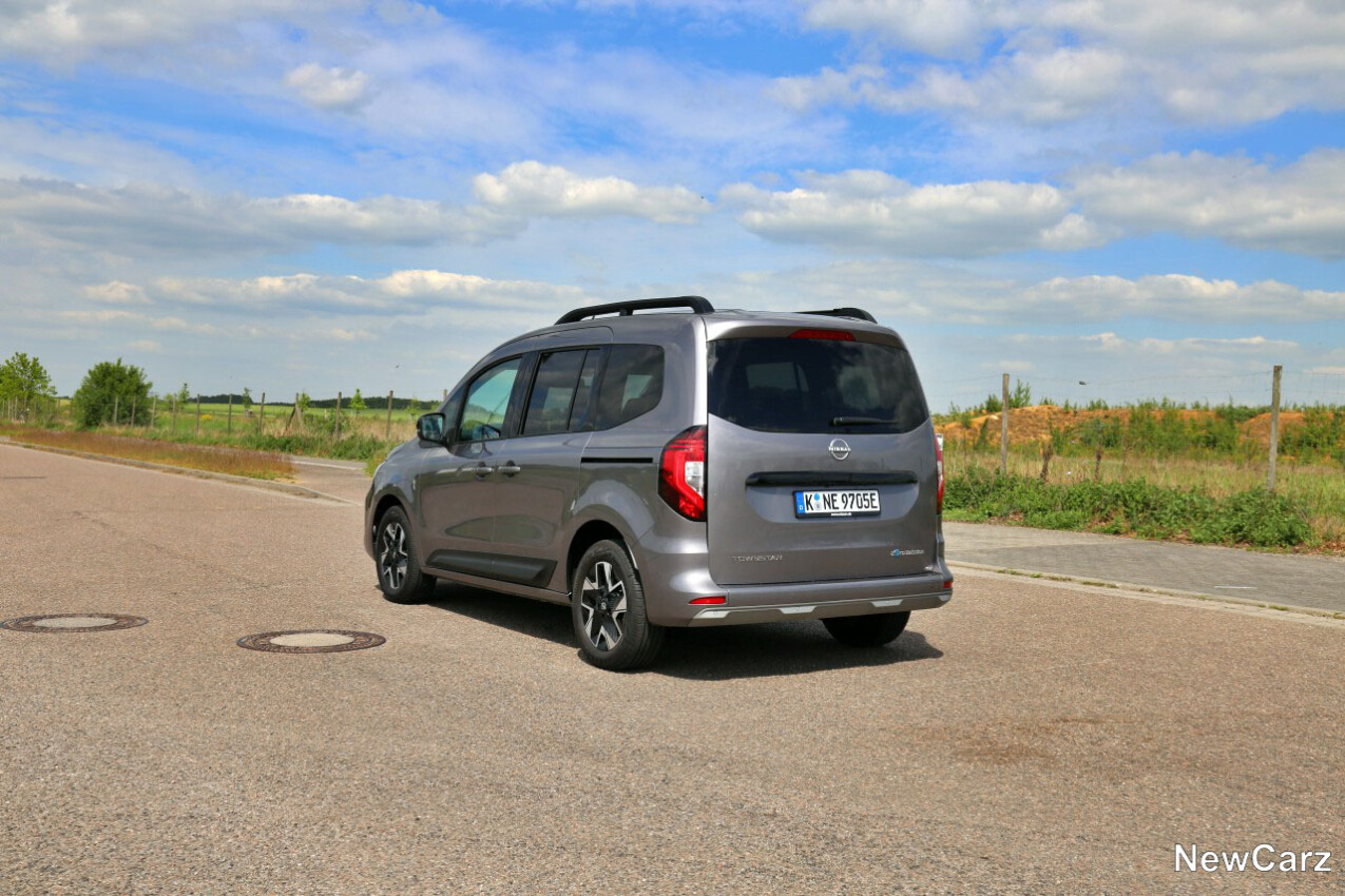 Nissan Townstar EV schräg hinten links