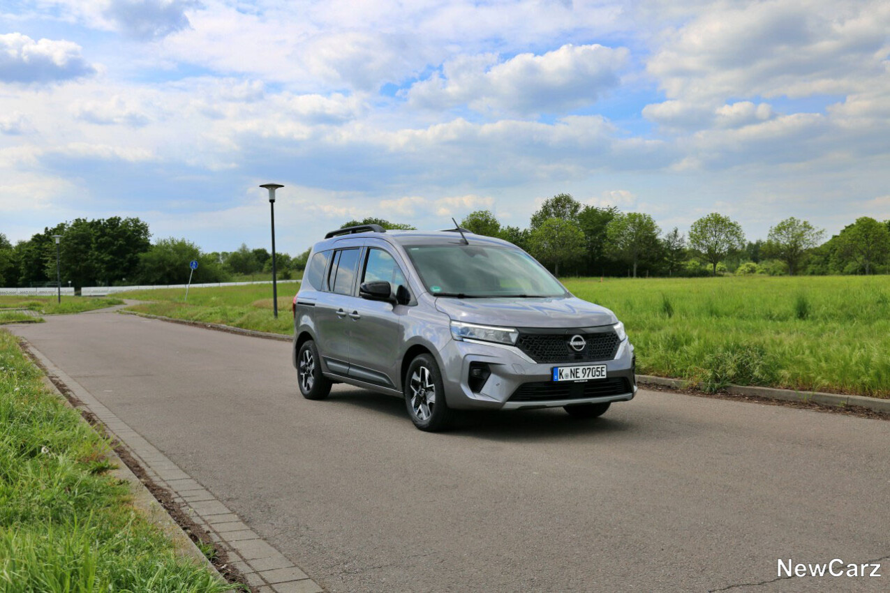 Nissan Townstar EV schräg vorne rechts