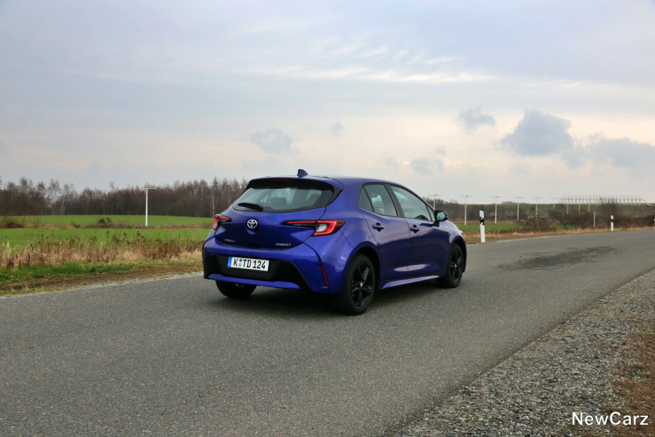 Toyota Corolla Hybrid schräg hinten rechts