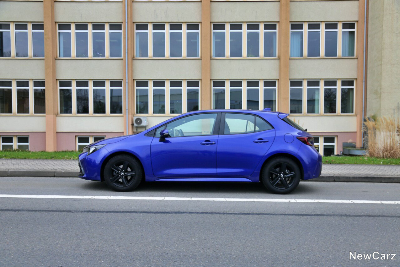 Toyota Corolla Hybrid seitlich links