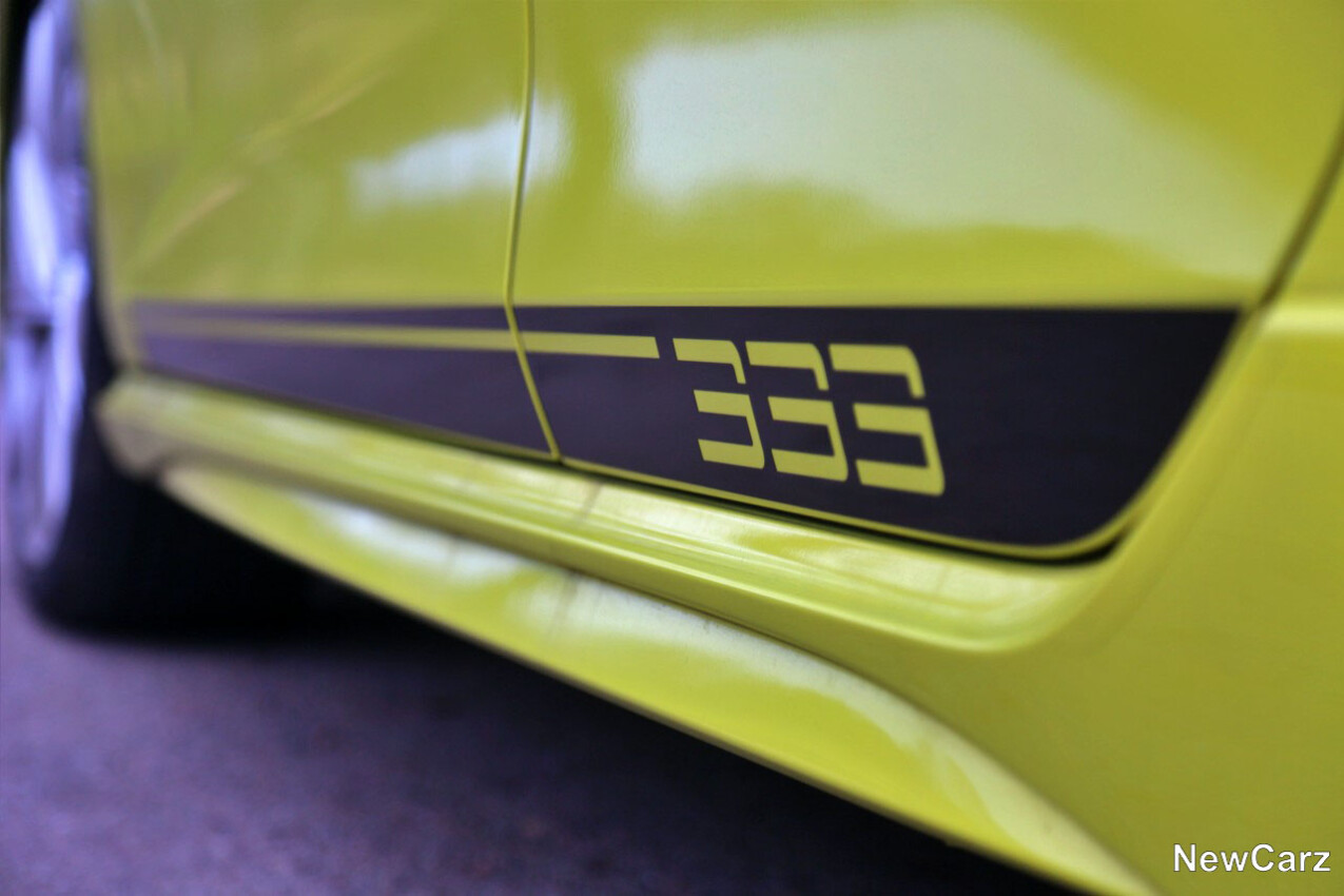 333 Schriftzug