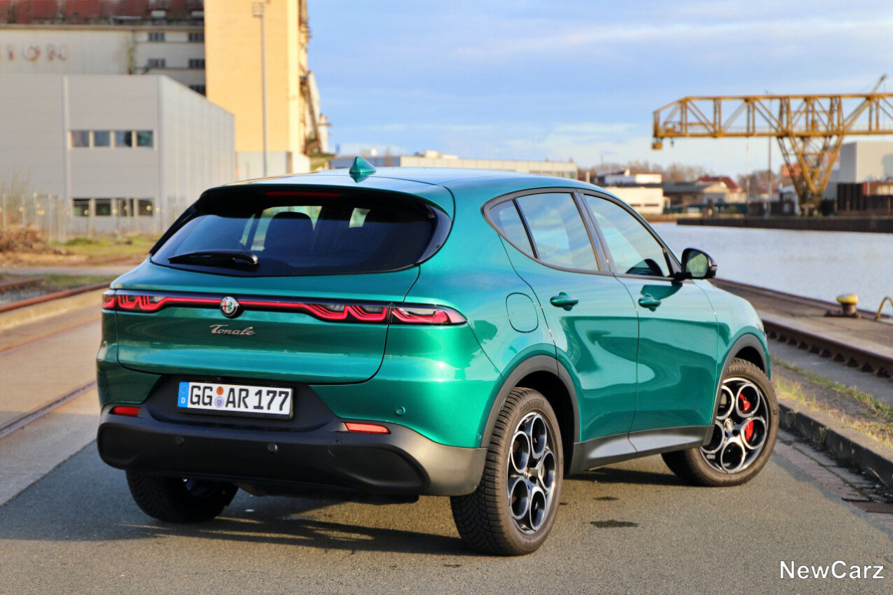 Alfa Romeo Tonale Diesel schräg hinten rechts