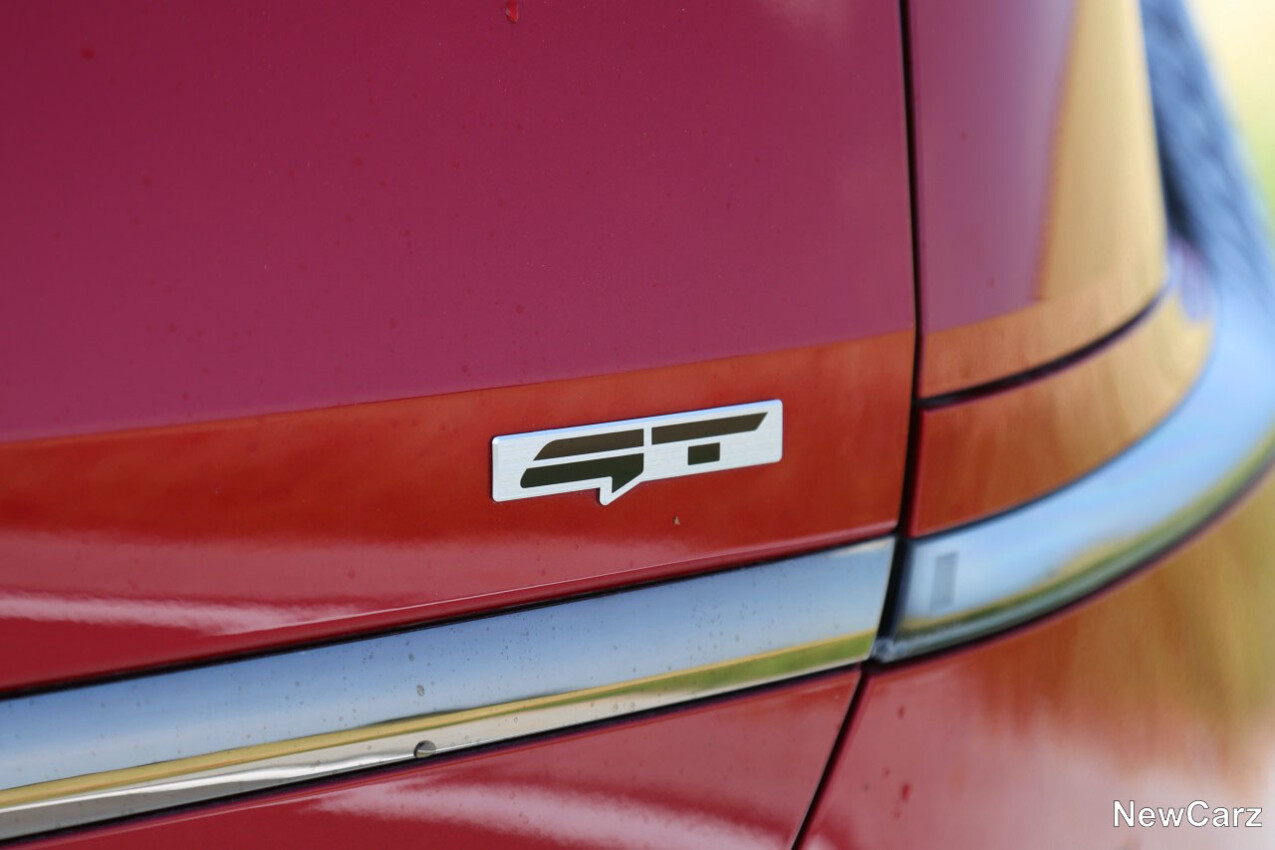GT Emblem außen