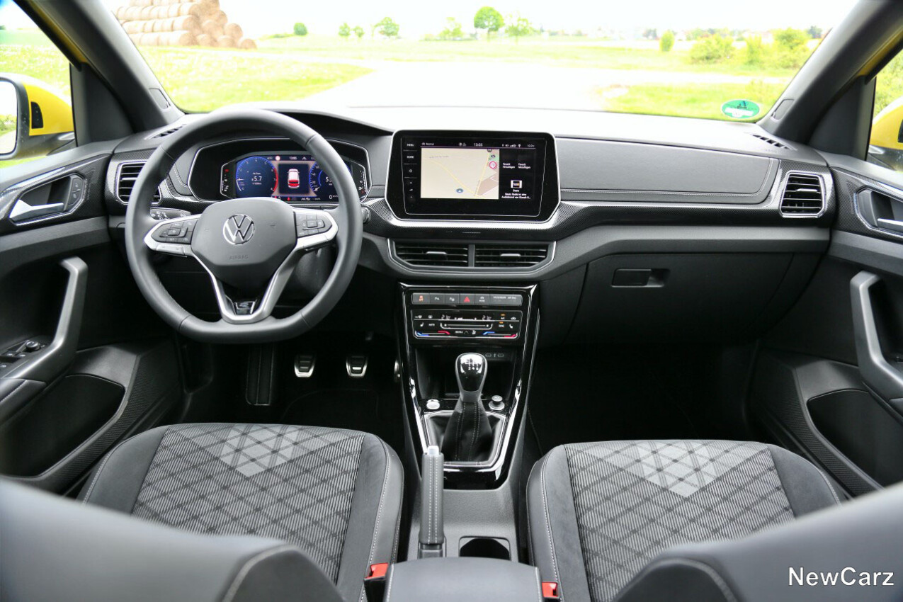 Armaturenbereich im VW T-Cross Facelift