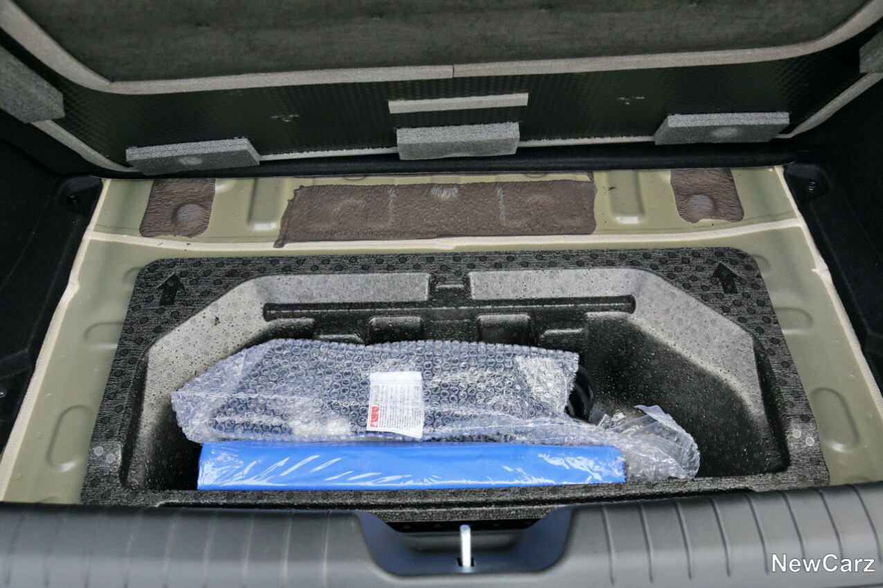 Unterhalb Kofferraum Hyundai IONIQ 6
