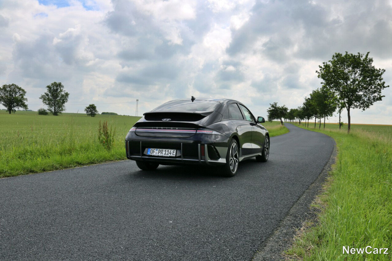 Hyundai IONIQ 6 schräg hinten rechts
